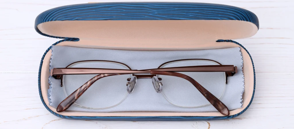 Cómo Cuidar tus Lentes: Consejos para Mantener tus Gafas en Perfecto Estado 3 2