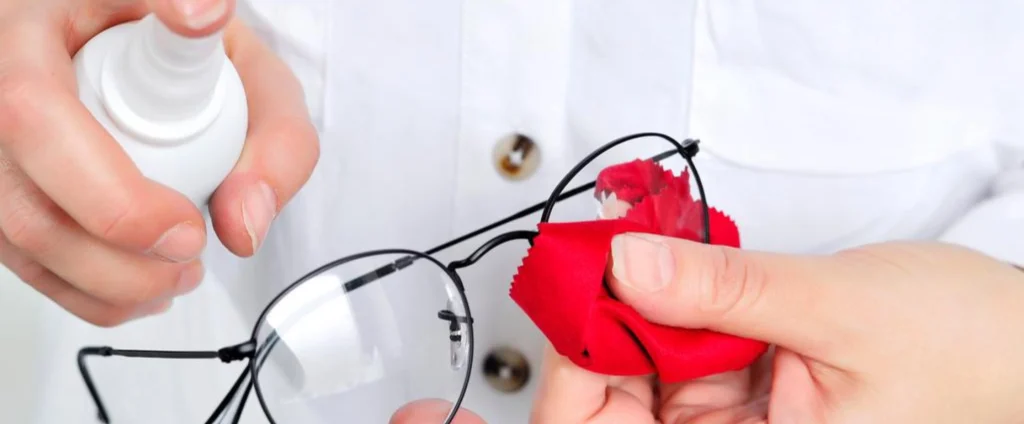 Cómo Cuidar tus Lentes: Consejos para Mantener tus Gafas en Perfecto Estado 5 4